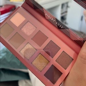 NEVER USED PLASTIC STILL ON VIOLET VOSS EYE SHADOW PALETTE